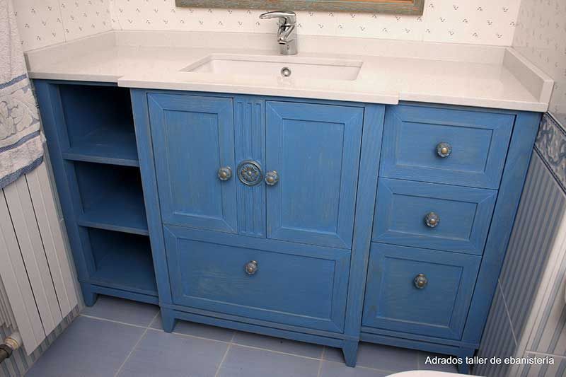 Mueble de baño con lavado de madera de fresco azul