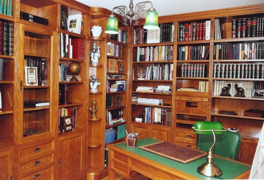 libreria despacho con mesa a juego