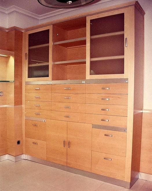 Mueble archivador en Arce natural combinado con metal