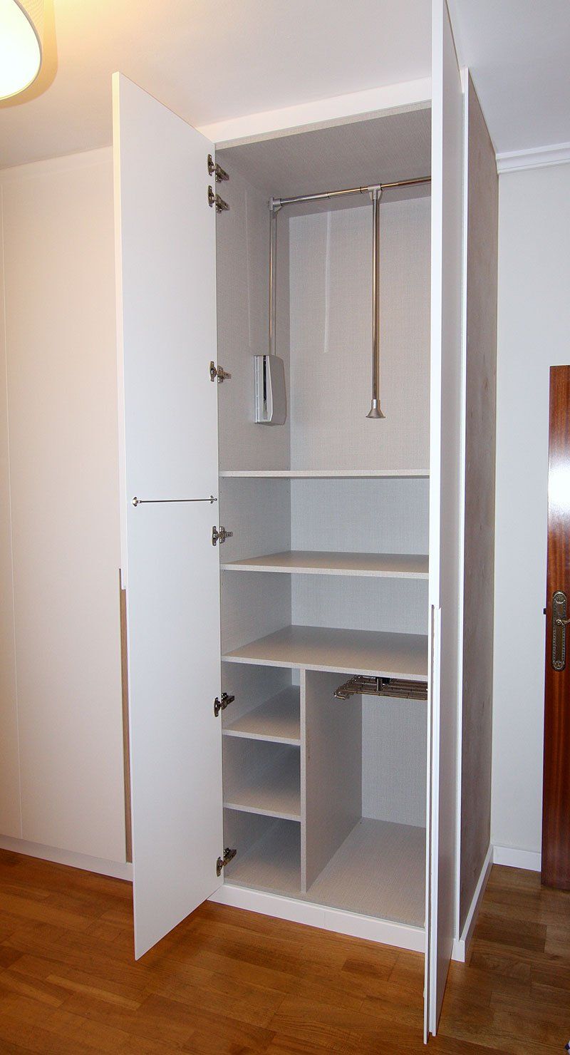 Armario puertas con uñero en madera