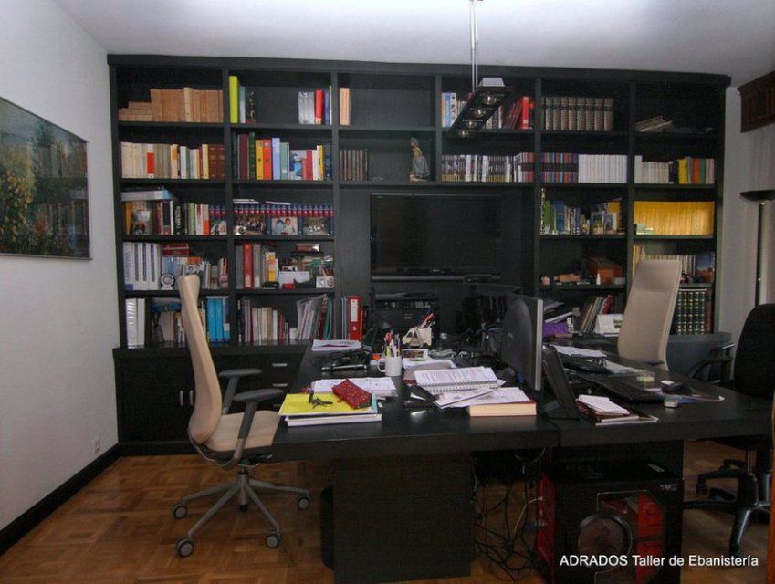 La librería con toda su utilidad.