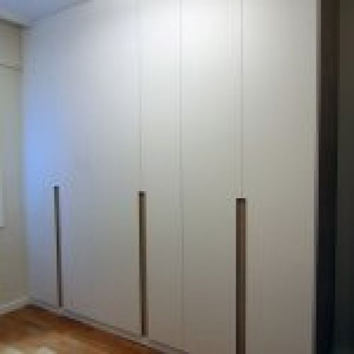 Armario puertas con uñero en madera