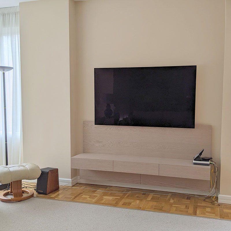 Mueble televisión en roble teñido de aceite