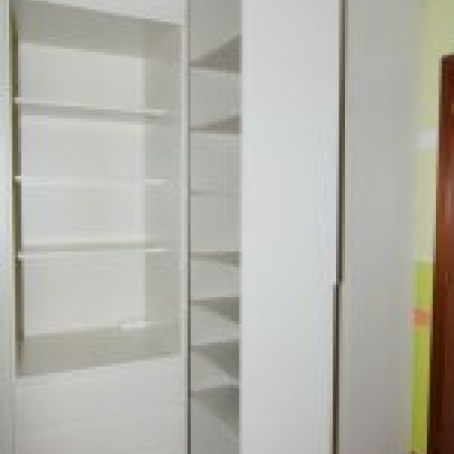 Armario puertas lacadas con uñero