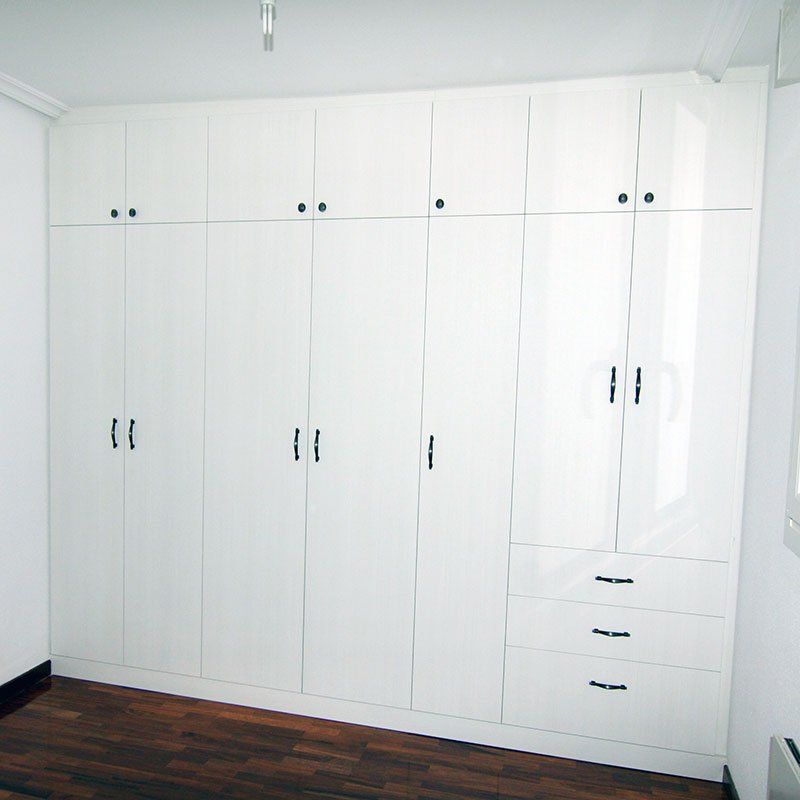 Armario con tiradores