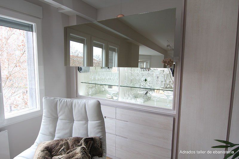 Boiserie Contemporánea en Blanco