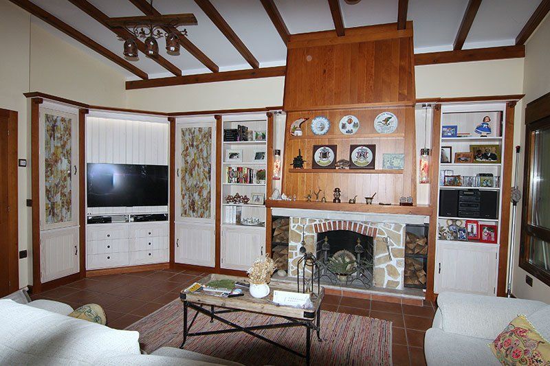 Librería pino en dos tonos