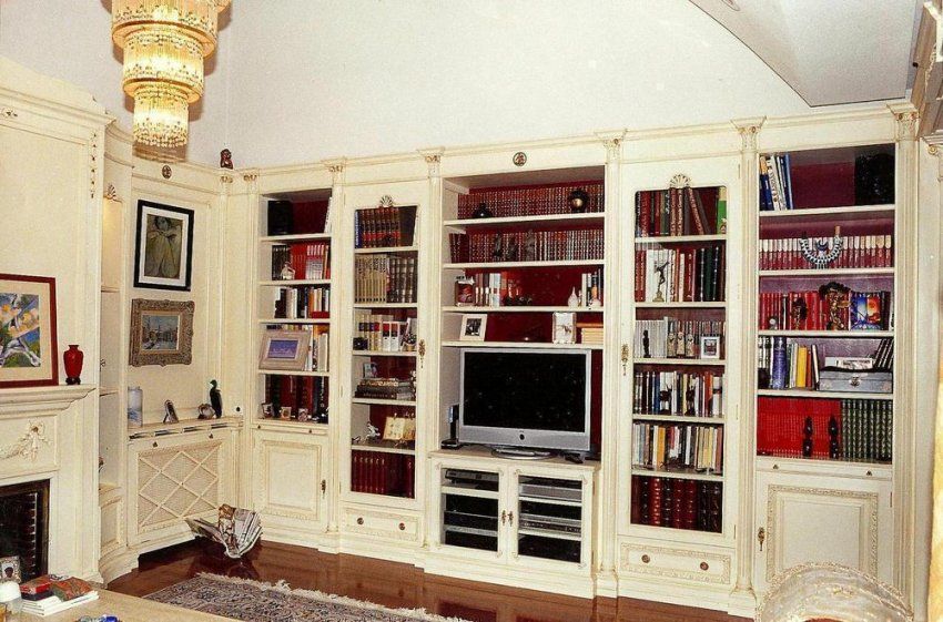 Boiserie terminada en laca patinada