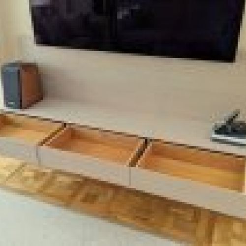 Mueble televisión en roble teñido de aceite