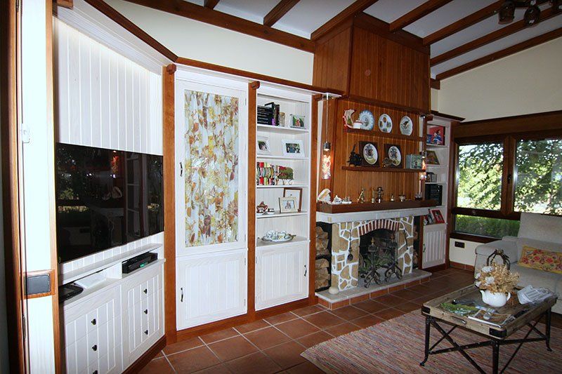 Librería pino en dos tonos