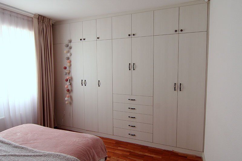 Armario con tiradores