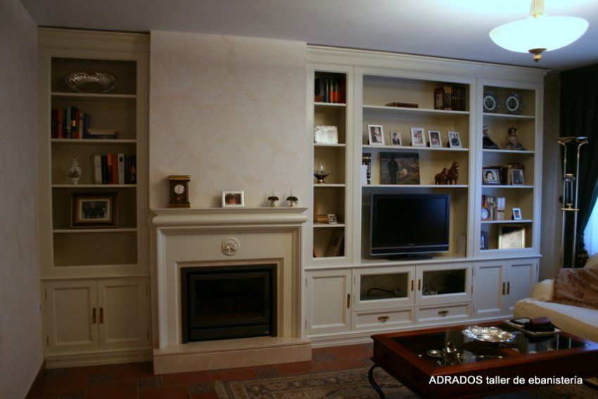 Libreria con embocadura para chimenea