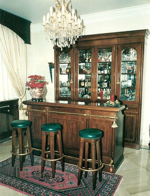 Barra y vitrina botellero