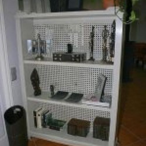 Mueble separador en laca rozada y patinada