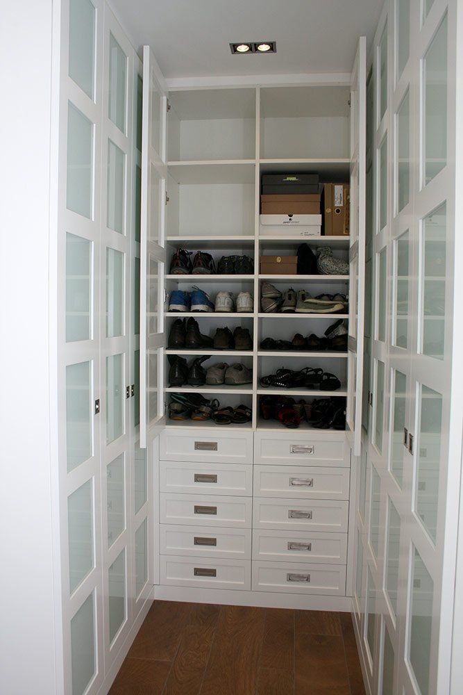 Armario vestidor puertas lacadas