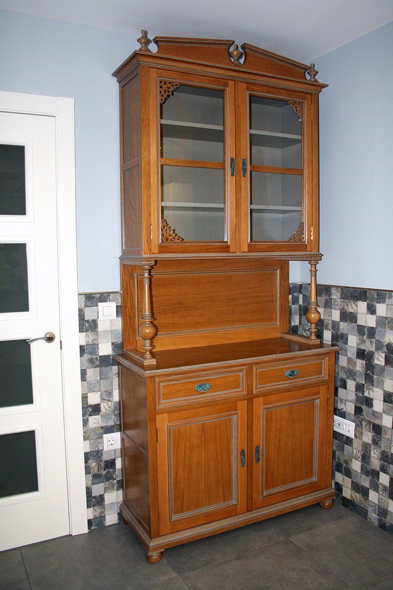 Locero en roble patinado