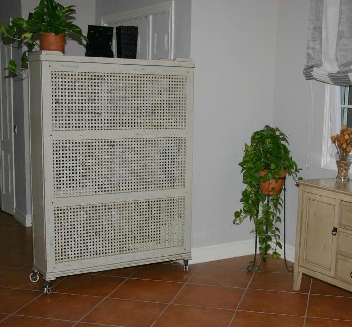 Mueble separador en laca rozada y patinada