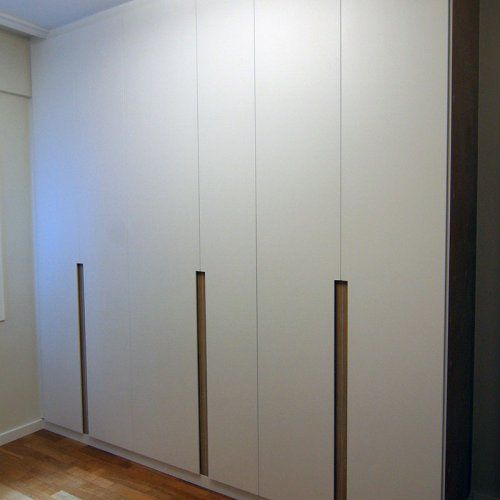 Armario puertas con uñero en madera