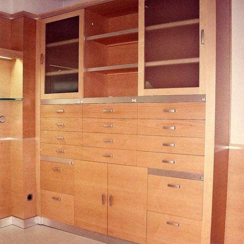 Mueble archivador en Arce natural combinado con metal