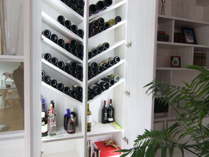 Estantería   botellero de madera blanca