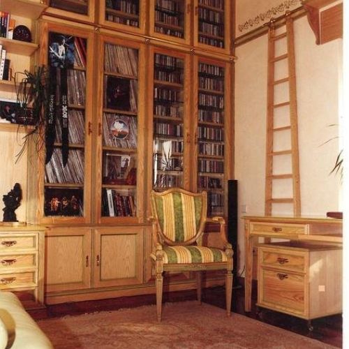 Despacho en fresno resaltado con pátina verde