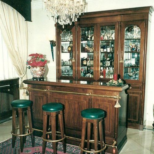 Barra y vitrina botellero