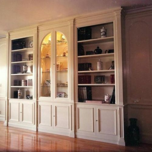 Librería lacada con vitrina