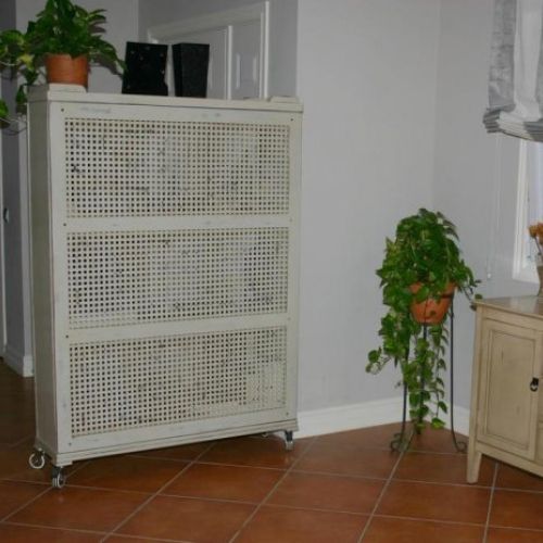 Mueble separador en laca rozada y patinada