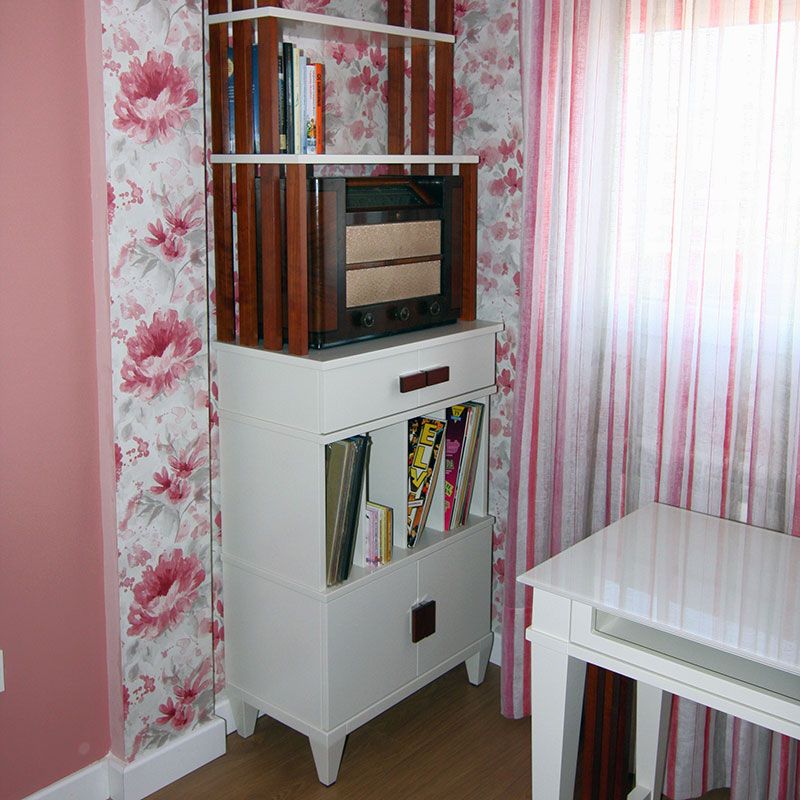 Librero para tocadiscos en cerezo y lacado blanco