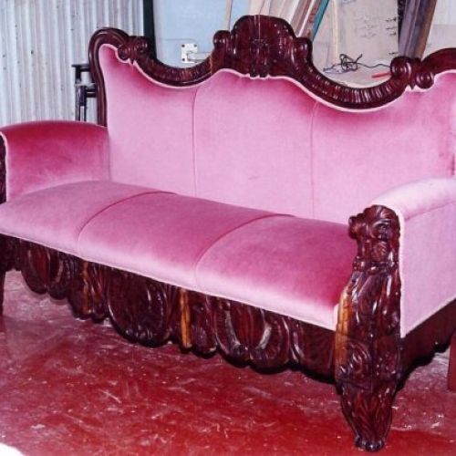 Sofa de caoba tapizado