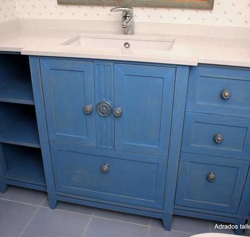 Mueble de baño con lavado de madera de fresco azul