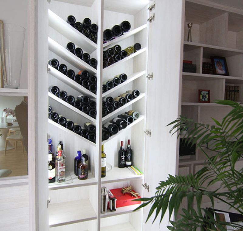 Estantería   botellero de madera blanca