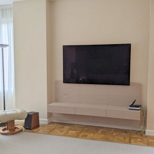 Mueble televisión en roble teñido de aceite