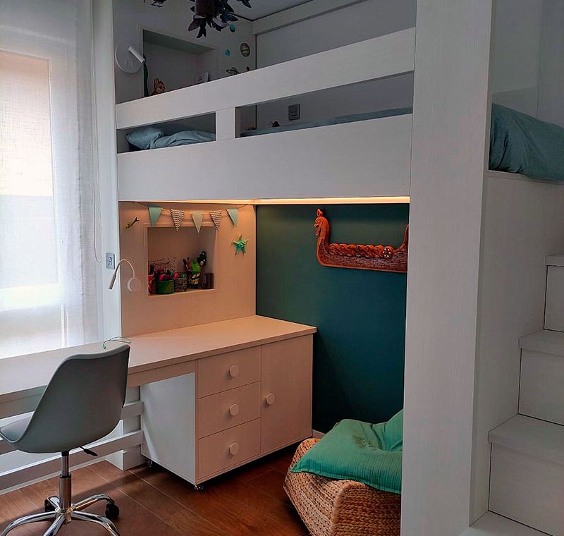 Litera de madera blanca